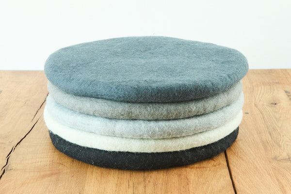 Sitzkissen aus Filz (100% Wolle) rund, 35cm, grau-, naturtöne - fair gehandelt